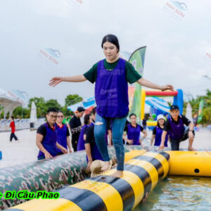 Bể hơi cầu phao trò chơi team building thú vị và hấp dẫn.