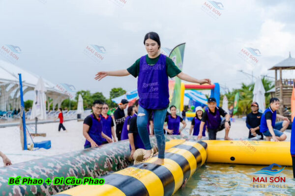 Bể hơi cầu phao trò chơi team building thú vị và hấp dẫn.