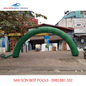 Cổng hơi khai trương mầu xanh rêu tại Hà Nội.