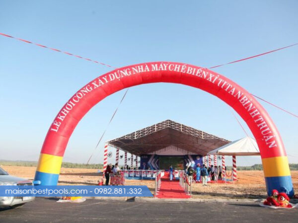 Cổng hơi sự kiện Lễ khởi công.