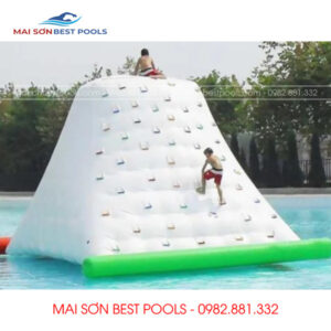 Thap Bom hoi Thao leo nui duoi nuoc bat PVC