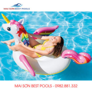 Ngua bom hoi duoi nuoc