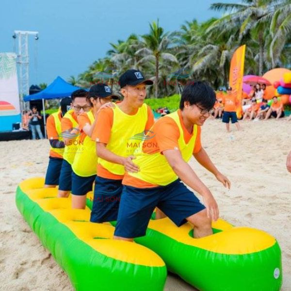 Giày hơi xỏ lỗ khổng lồ