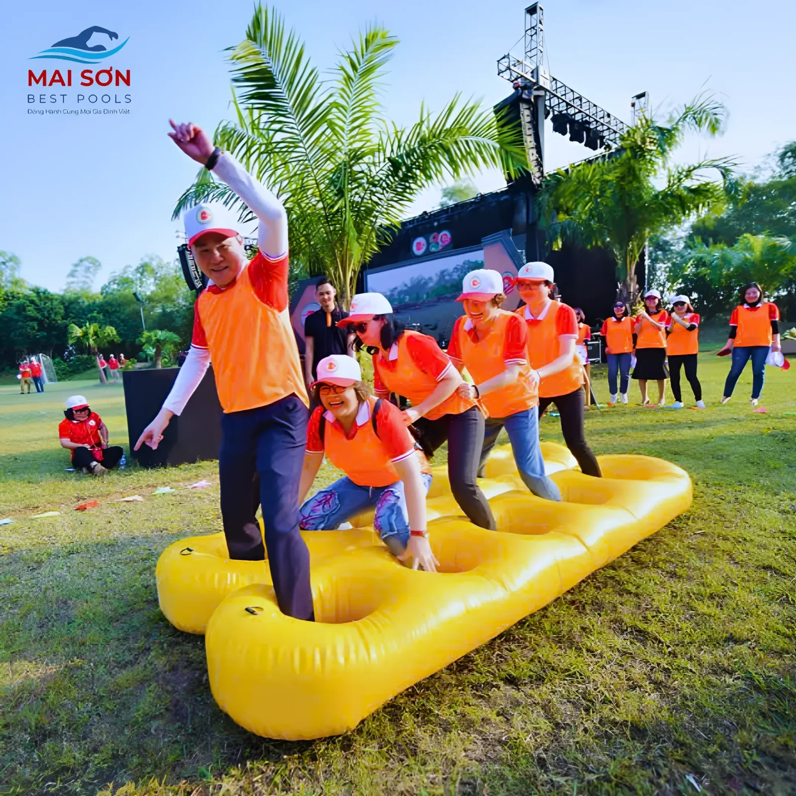 Giày xỏ hơi 4 lỗ - Đồ chơi bơm hơi team building 3 Đồ chơi bơm hơi team building - Giày xỏ hơi 4 lỗ