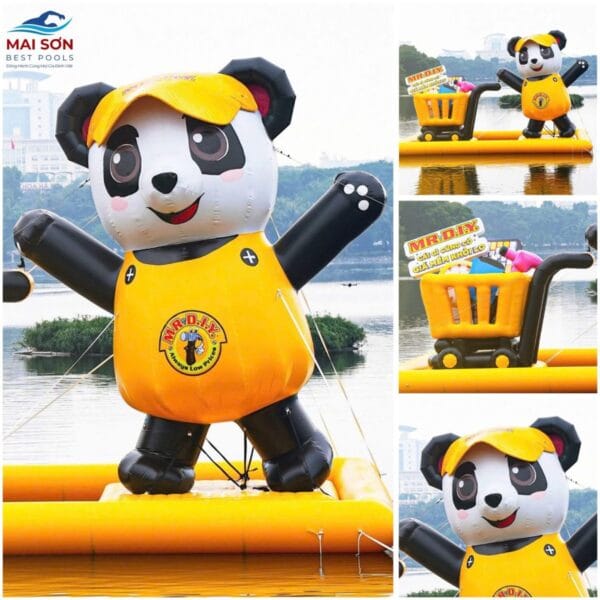 Linh vật gấu trúc bơm hơi khổng lồ MR.D.I.Y đặt trên phao nổi giữa hồ