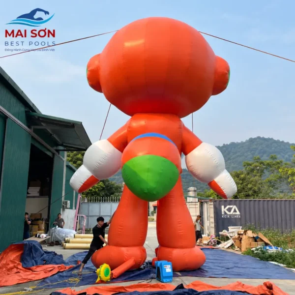 Mascot Bơm Hơi Cao 9m Hình Linh Vật Kiến Sáng Biểu Tượng Của Hệ Thống FPT Schools
