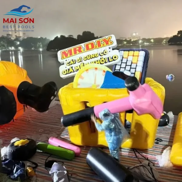 Lắp đặt Linh Vật Gấu Trúc Bơm Hơi Khổng Lồ Cao 6m Thương Hiệu MR.DIY Tại Công Viên Thống Nhất