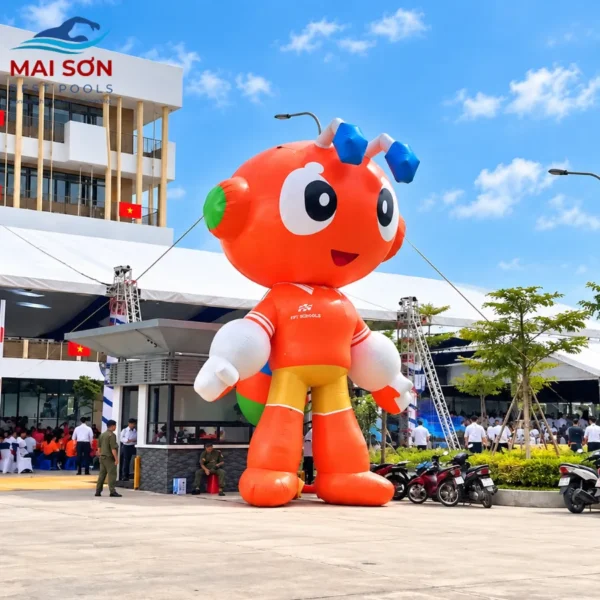 Mascot Bơm Hơi Cao 9m Hình Linh Vật Kiến Sáng Biểu Tượng Của Hệ Thống FPT Schools